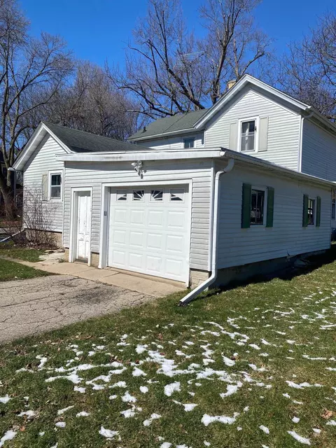 555 S Lewis St, Columbus, WI 53925