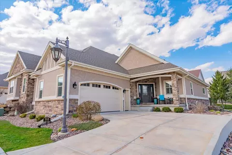 908 Castle Stone Pass, Verona, WI 53593