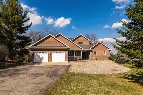 2826 3rd Dr, Oxford, WI 53952
