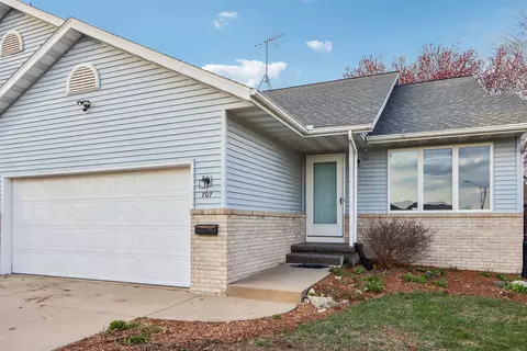 707 Forest Glen Cir, Prairie Du Sac, WI 53578