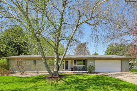 2075 Bonnie Ln, Stoughton, WI 53589