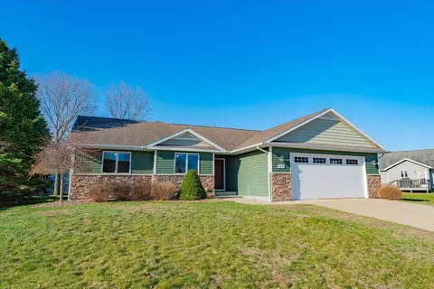2017 Tumbleweed Dr, Prairie Du Sac, WI 53578