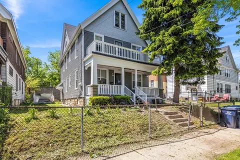3463 Dr William Finlayson St, Milwaukee, WI 53212
