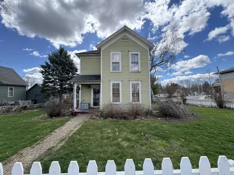 213 W Chapel St, Dodgeville, WI 53533