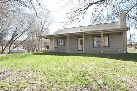 2100 Nora Rd, Cottage Grove, WI 53527
