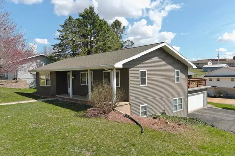 409 S 5th St, Mount Horeb, WI 53572