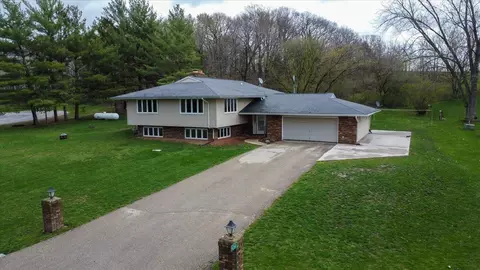 4260 Gotzion Rd, Deerfield, WI 53531