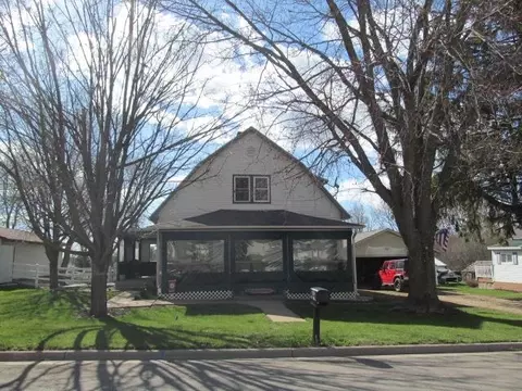415 S Park St, Livingston, WI 53554