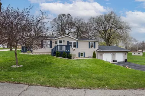 283 S Columbus St, Wyocena, WI 53969