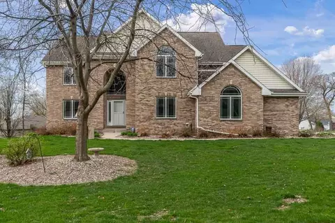 3604 Briar Crest Dr, Janesville, WI 53546