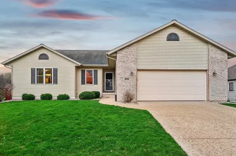 306 E Northlawn Dr, Cottage Grove, WI 53527
