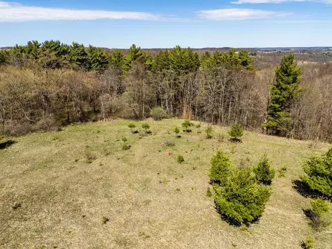 L1084 Hunt Club Miller Road, La Valle, WI 53941