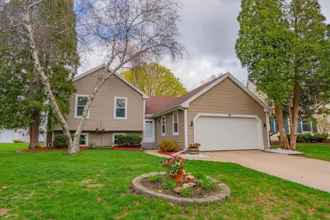 29 Sandy Ct, Madison, WI 53717