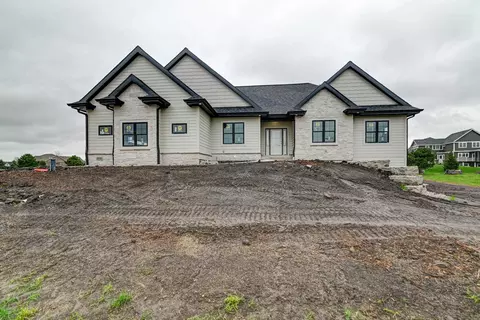 6690 Morning Dew Ln, Sun Prairie, WI 53590
