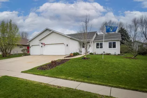 214 Overlook Ter, Marshall, WI 53559