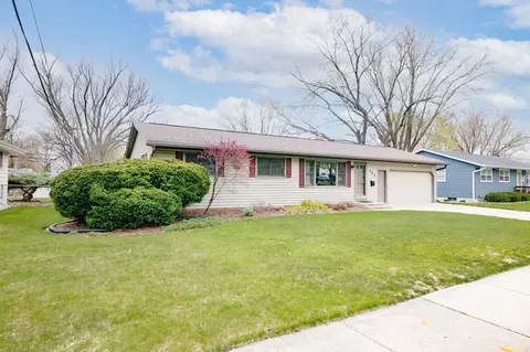 322 Hummingbird Ln, Madison, WI 53714