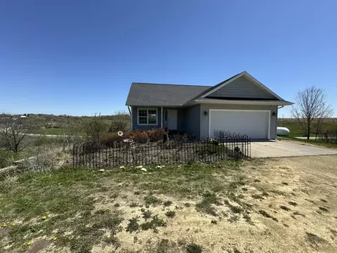 16896 Pond View Ln, Mineral Point, WI 53565