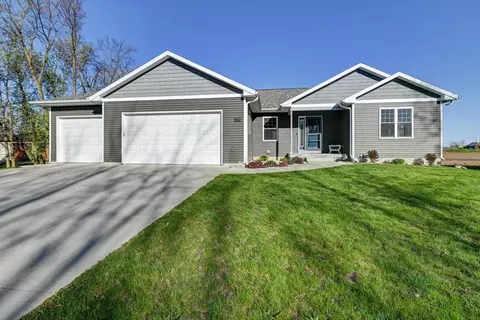 217 Maple Dr, Waterloo, WI 53594