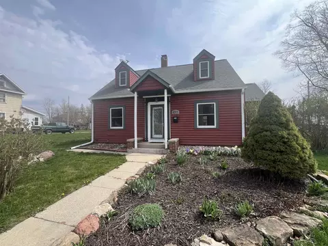 420 Juneau Ave, Mauston, WI 53948