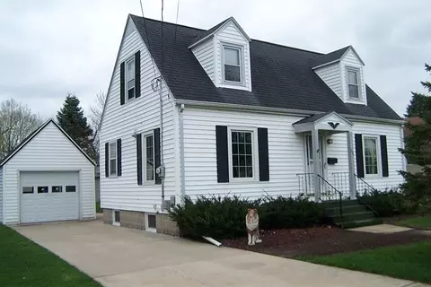 305 Doty St, Waupun, WI 53963
