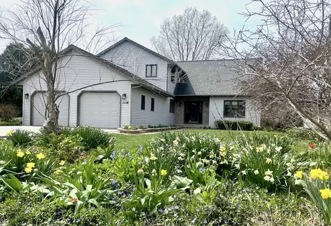 1118 Lori Ln, Sun Prairie, WI 53590