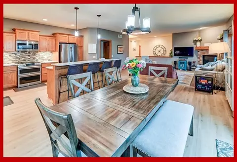1016 Peterson Dr, Stoughton, WI 53589