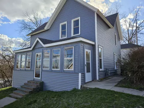 23 Cass St, Montello, WI 53949