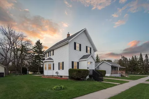 318 Sterling Ave, Oshkosh, WI 54901