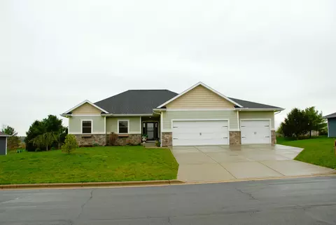 106 Clover Ln, Janesville, WI 53548