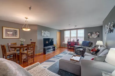 8201 Mayo Dr #211, Madison, WI 53719