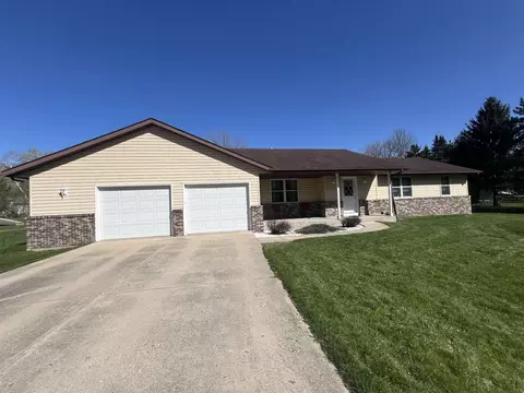 392 E Riverview Rd, Edgerton, WI 53534