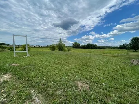 230 Cardinal Dr, Columbus, WI 53925