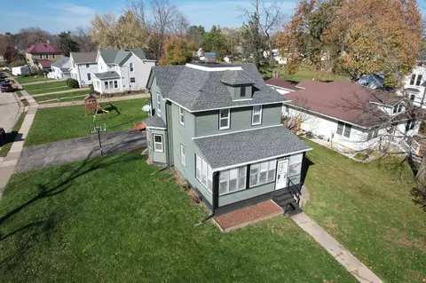 320 Broadway St, Platteville, WI 53818