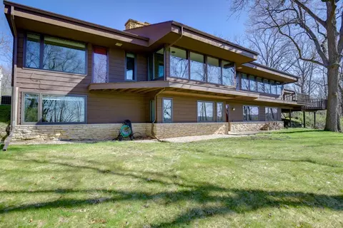 7953 Maurer Rd, Cross Plains, WI 53528