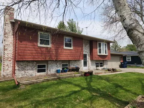 320 Meadowlark Cir, Deerfield, WI 53531