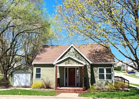 302 W Walnut St, Dodgeville, WI 53533