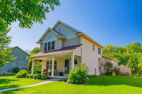 1271 Gas Light Dr, Sun Prairie, WI 53590