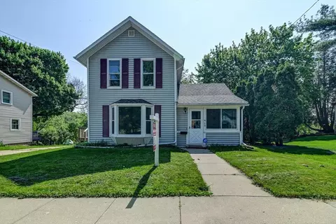 13 Broadway St, Edgerton, WI 53534