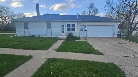 643 W Cherry St, Lancaster, WI 53813