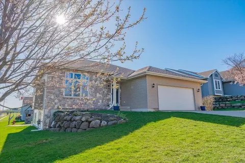 700 Stonefield Way, Mount Horeb, WI 53572