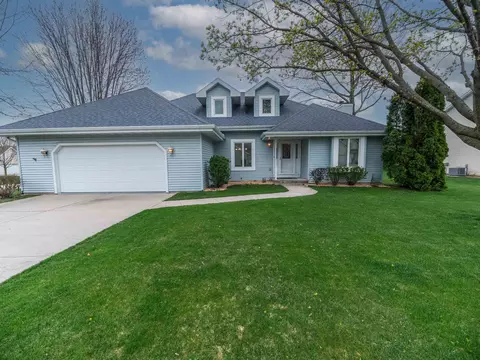 325 Emily Ln, Beaver Dam, WI 53916
