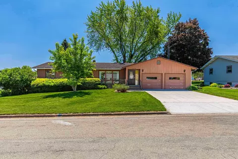 924 3rd St, Monroe, WI 53566