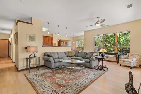 1835 Winnebago St #104, Madison, WI 53704