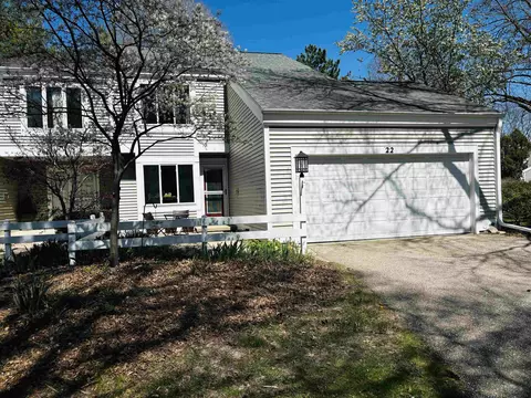 22 Pin Oak Trl, Madison, WI 53717