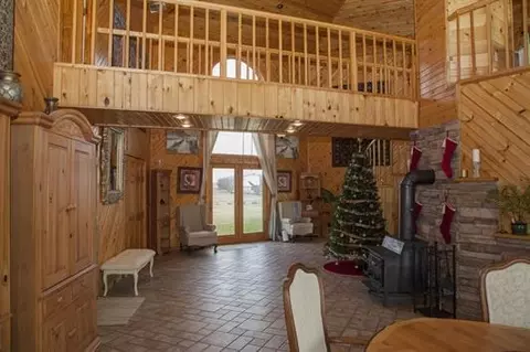 155 Walnut Rd, Platteville, WI 53818