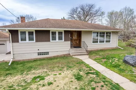 924 4th St, Reedsburg, WI 53959