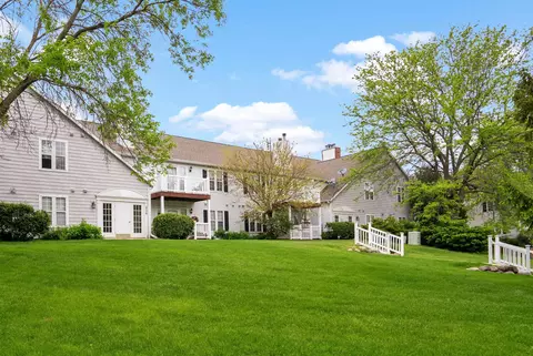 922 Harbor House Dr #6, Madison, WI 53719