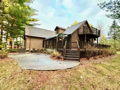 135 Lake Shore Dr, Wisconsin Dells, WI 53965