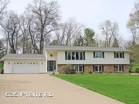 635 Pyrite Rd, Platteville, WI 53818