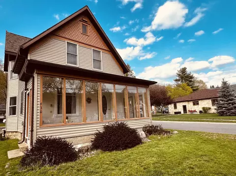 630 E Haseltine St, Richland Center, WI 53581